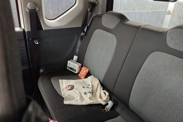 Used Wuling Hongguang MINIEV 2022 Macaron Premium Model – Lithium Iron Phosphate Left Rear Seat