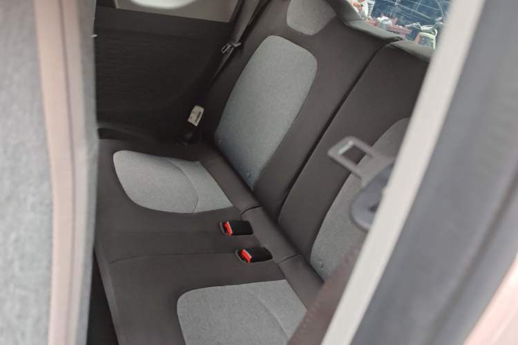 Used Wuling Hongguang MINIEV 2022 Macaron Fashion Edition Lithium-Nickel-Cobalt-Alpha-oxide Left Rear Seat