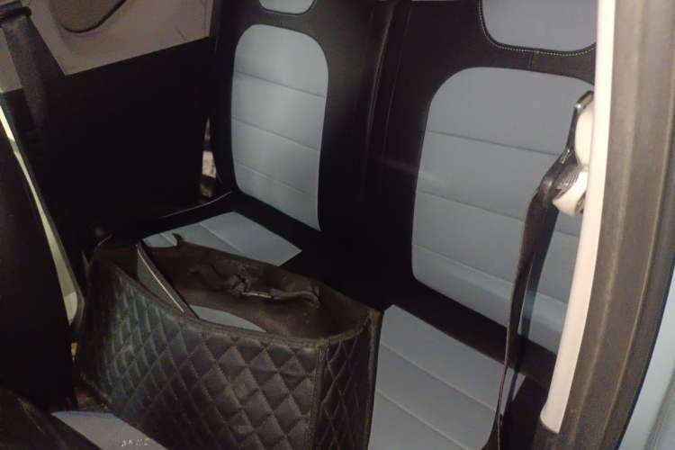 Used Wuling Hongguang MINIEV 2022 Macaron Fashion Model Lithium Iron Phosphate Left Rear Seat