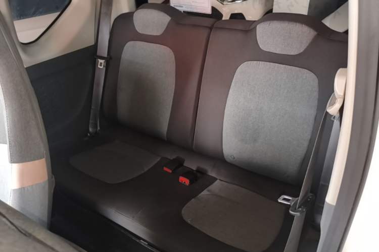 Used Wuling Hongguang MINIEV 2022 Macaron Premium Model – Lithium Iron Phosphate Left Rear Seat