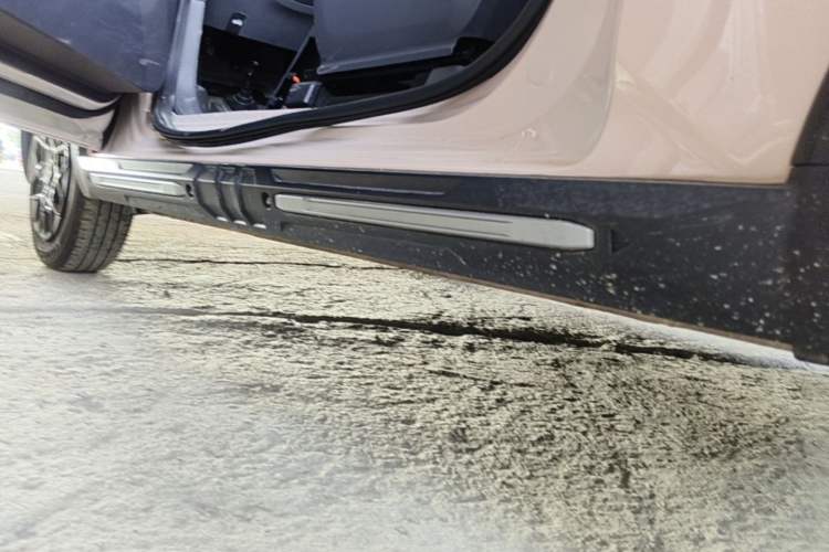 Used Wuling Hongguang MINIEV 2022 GAMEBOY 200km Play Edition with Lithium Iron Phosphate Left Side Sill