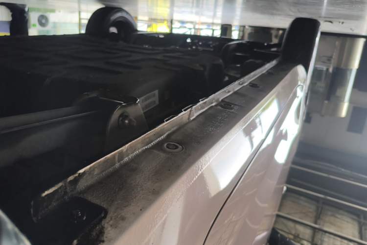 Used Wuling Hongguang MINIEV 2022 Macaron Premium Model – Lithium Ternary Battery Left Side Sill