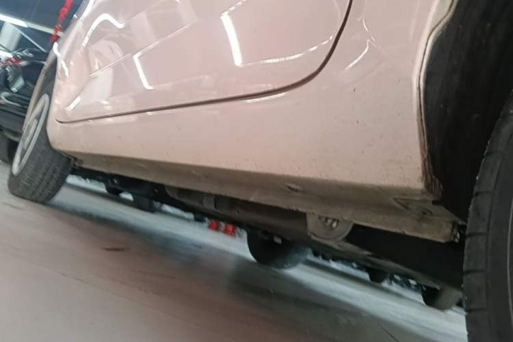 Used Wuling Hongguang MINIEV 2022 Macaron Premium Model – Lithium Iron Phosphate Left Side Sill
