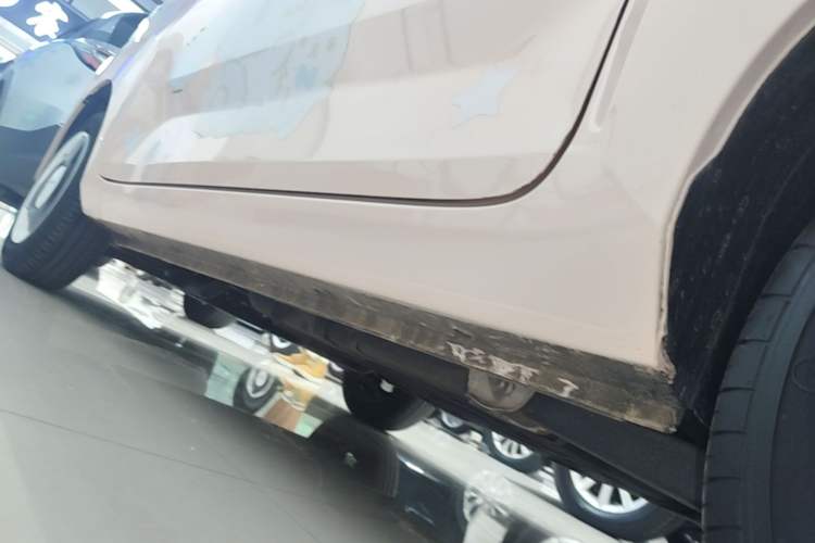 Used Wuling Hongguang MINIEV 2022 Macaron Premium Model – Lithium Iron Phosphate Left Side Sill
