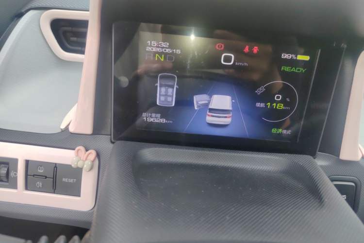 Used Wuling Hongguang MINIEV 2022 Macaron Fashion Model Lithium Iron Phosphate Odometer Close Up