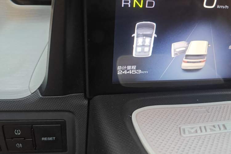 Used Wuling Hongguang MINIEV 2022 Macaron Premium Model – Lithium Iron Phosphate Odometer Close Up