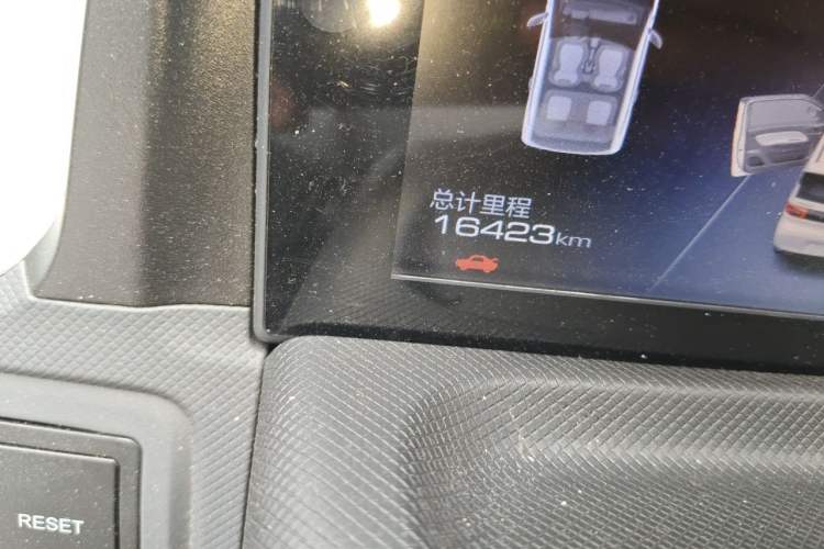 Used Wuling Hongguang MINIEV 2022 Macaron Fashion Model Lithium Iron Phosphate Odometer Close Up
