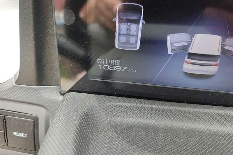 Used Wuling Hongguang MINIEV 2022 Macaron Fashion Model Lithium Iron Phosphate Odometer Close Up