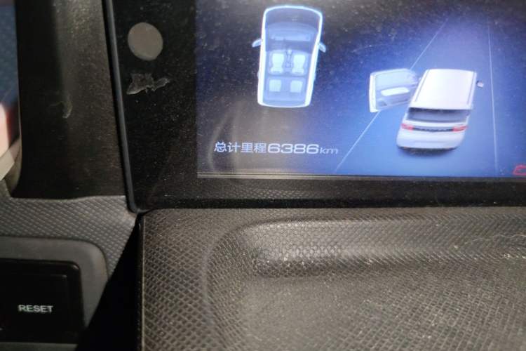 Used Wuling Hongguang MINIEV 2022 Macaron Premium Model – Lithium Iron Phosphate Odometer Close Up