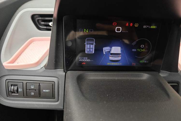Used Wuling Hongguang MINIEV 2022 Easy Version Lithium-NMC Odometer Close Up