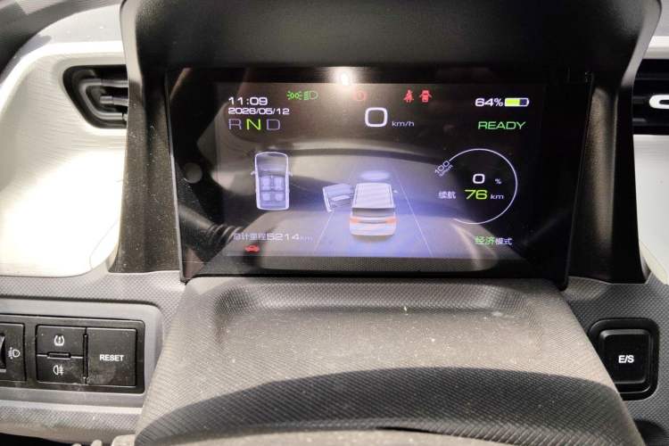 Used Wuling Hongguang MINIEV 2022 Macaron Fashion Model Lithium Iron Phosphate Odometer Close Up