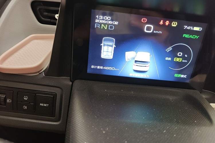 Used Wuling Hongguang MINIEV 2022 Macaron Fashion Edition Lithium-Nickel-Cobalt-Alpha-oxide Odometer Close Up