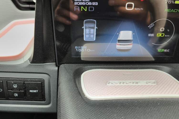 Used Wuling Hongguang MINIEV 2022 Macaron Fashion Model Lithium Iron Phosphate Odometer Close Up