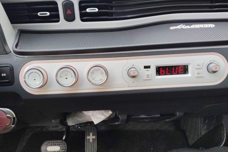 Used Wuling Hongguang MINIEV 2022 Macaron Premium Model – Lithium Iron Phosphate Audio And AC Panel
