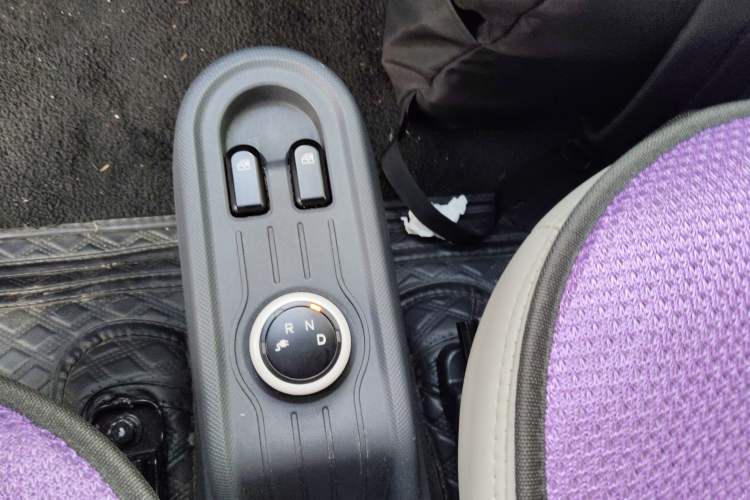 Used Wuling Hongguang MINIEV 2022 Macaron Premium Model – Lithium Iron Phosphate Gear Lever