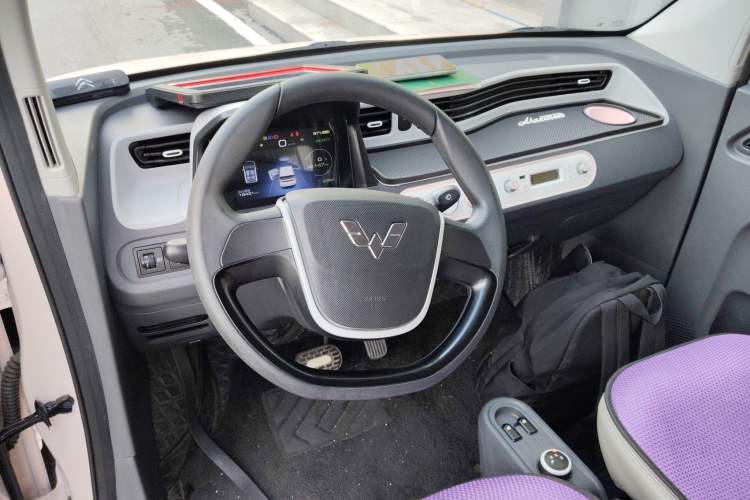 Used Wuling Hongguang MINIEV 2022 Macaron Premium Model – Lithium Iron Phosphate Interior 2