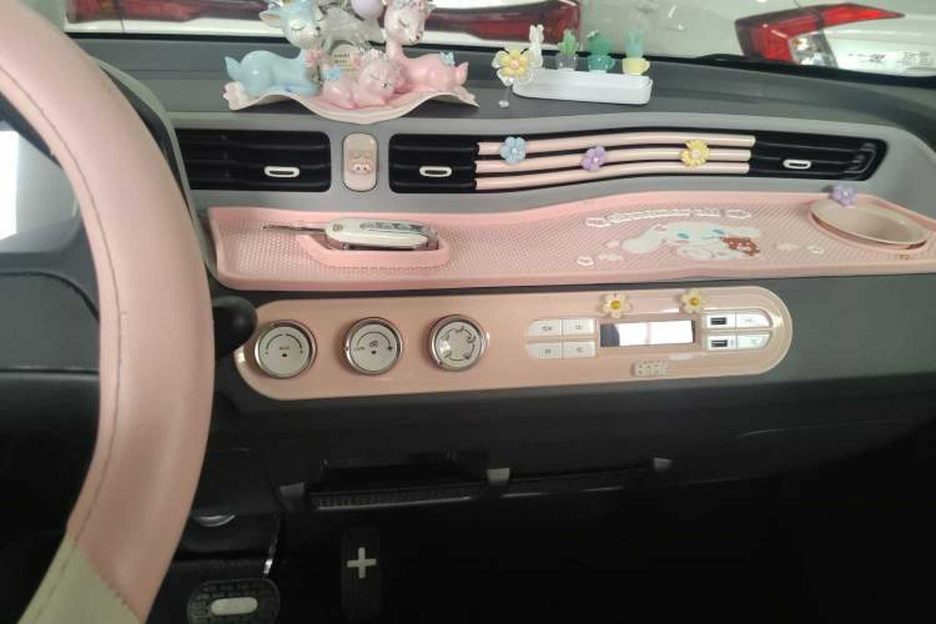 Used Wuling Hongguang MINIEV 2022 Macaron Premium Model – Lithium Iron Phosphate Interior 3