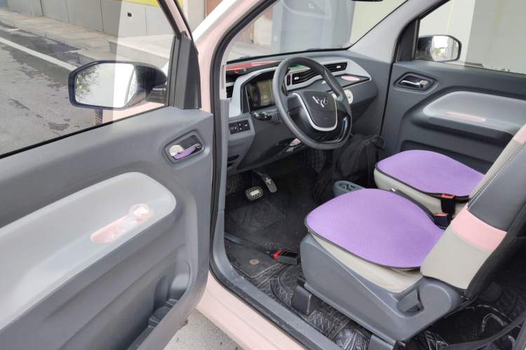 Used Wuling Hongguang MINIEV 2022 Macaron Premium Model – Lithium Iron Phosphate Interior 3