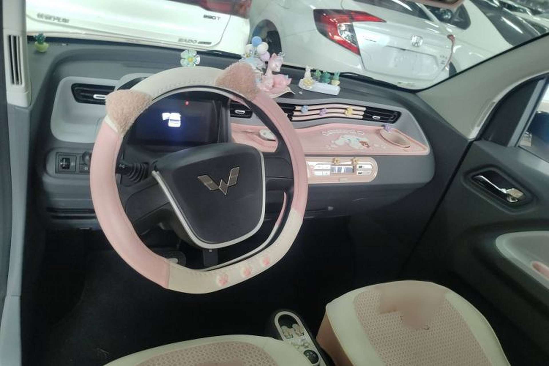 Used Wuling Hongguang MINIEV 2022 Macaron Premium Model – Lithium Iron Phosphate Interior 5