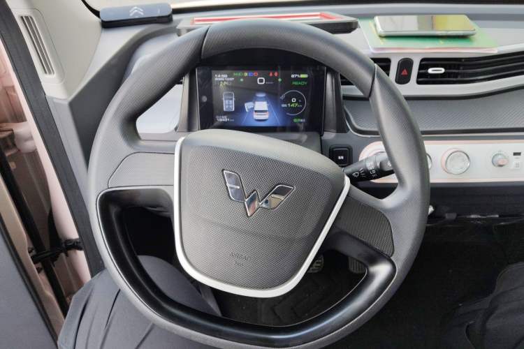 Used Wuling Hongguang MINIEV 2022 Macaron Premium Model – Lithium Iron Phosphate Steering Wheel