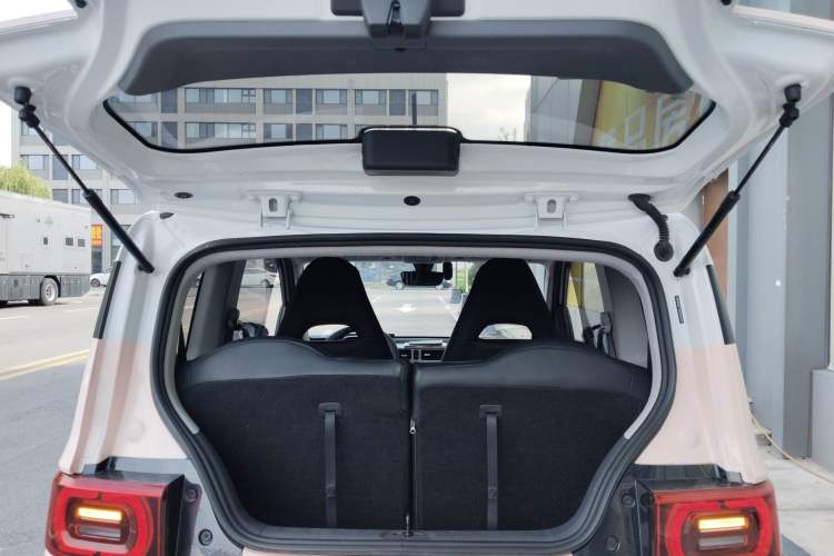Used Wuling Hongguang MINIEV 2022 Macaron Premium Model – Lithium Iron Phosphate Trunk
