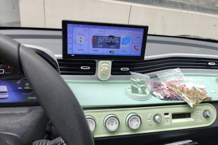 Used Wuling Hongguang MINIEV 2022 Macaron Premium Model – Lithium Iron Phosphate Audio And AC Panel