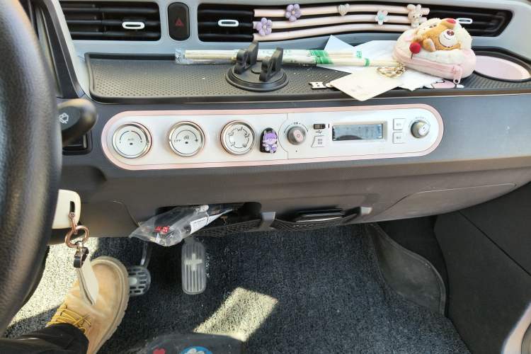 Used Wuling Hongguang MINIEV 2022 Macaron Premium Model – Lithium Ternary Battery Audio And AC Panel