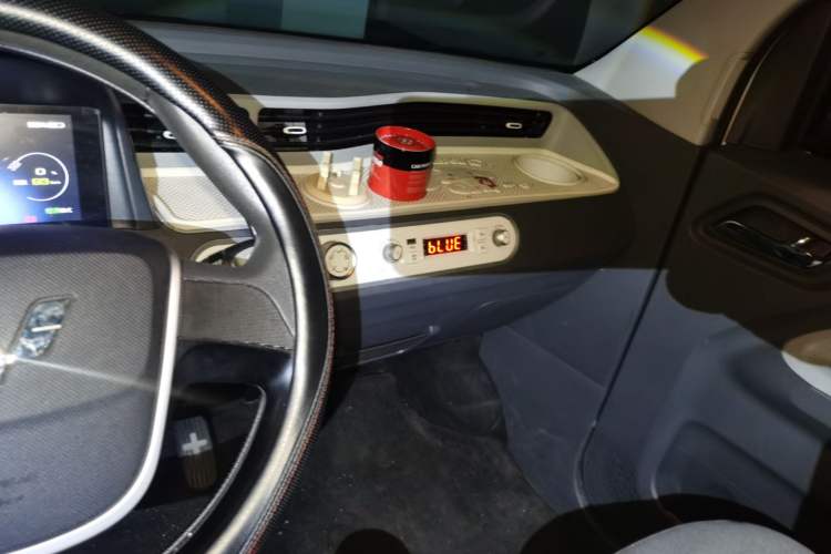 Used Wuling Hongguang MINIEV 2022 Macaron Premium Model – Lithium Iron Phosphate Audio And AC Panel