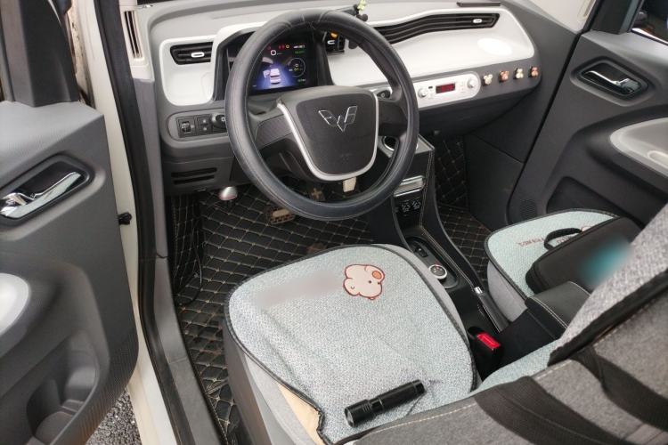 Used Wuling Hongguang MINIEV 2022 Macaron Premium Model – Lithium Iron Phosphate Center Console