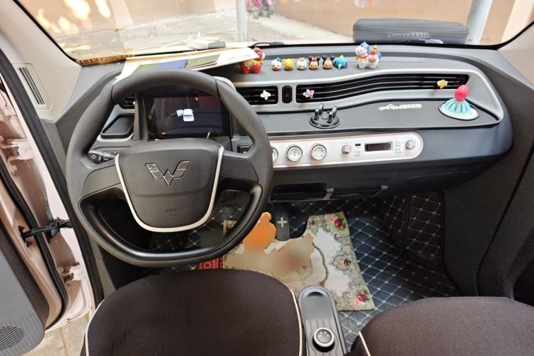 Used Wuling Hongguang MINIEV 2022 Macaron Premium Model – Lithium Ternary Battery Center Console