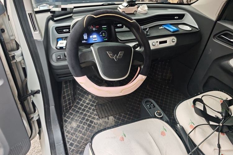 Used Wuling Hongguang MINIEV 2022 Macaron Premium Model – Lithium Iron Phosphate Center Console