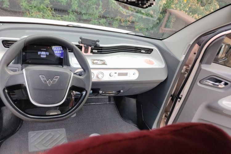 Used Wuling Hongguang MINIEV 2022 Macaron Premium Model – Lithium Iron Phosphate Center Console