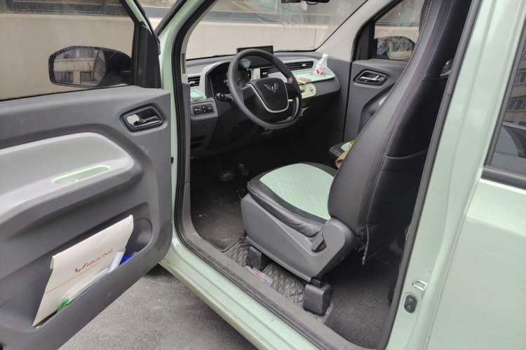 Used Wuling Hongguang MINIEV 2022 Macaron Premium Model – Lithium Iron Phosphate Driver Seat