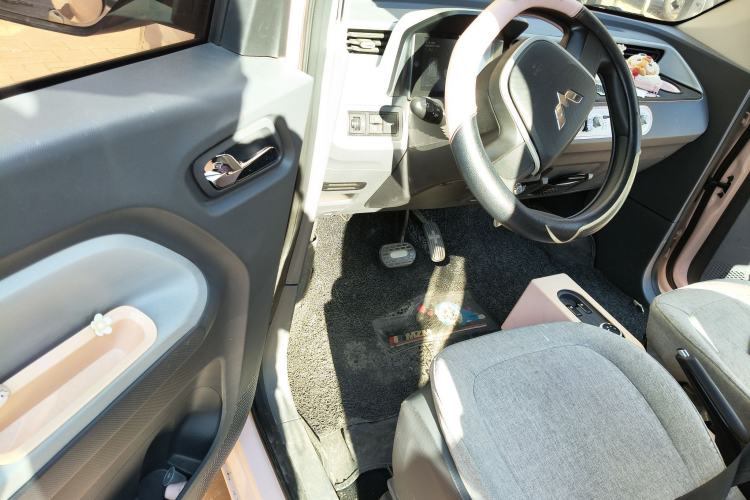 Used Wuling Hongguang MINIEV 2022 Macaron Premium Model – Lithium Ternary Battery Driver Seat
