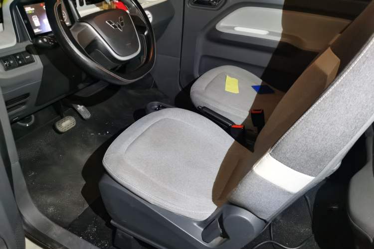 Used Wuling Hongguang MINIEV 2022 Macaron Premium Model – Lithium Iron Phosphate Driver Seat
