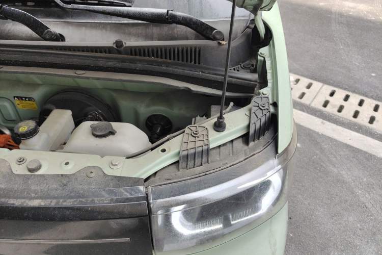 Used Wuling Hongguang MINIEV 2022 Macaron Premium Model – Lithium Iron Phosphate Engine Bay Left