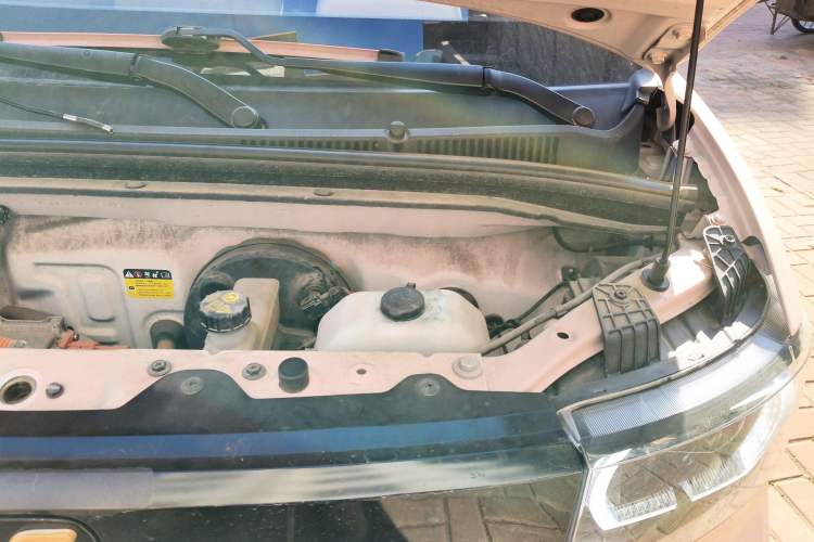 Used Wuling Hongguang MINIEV 2022 Macaron Premium Model – Lithium Ternary Battery Engine Bay Left