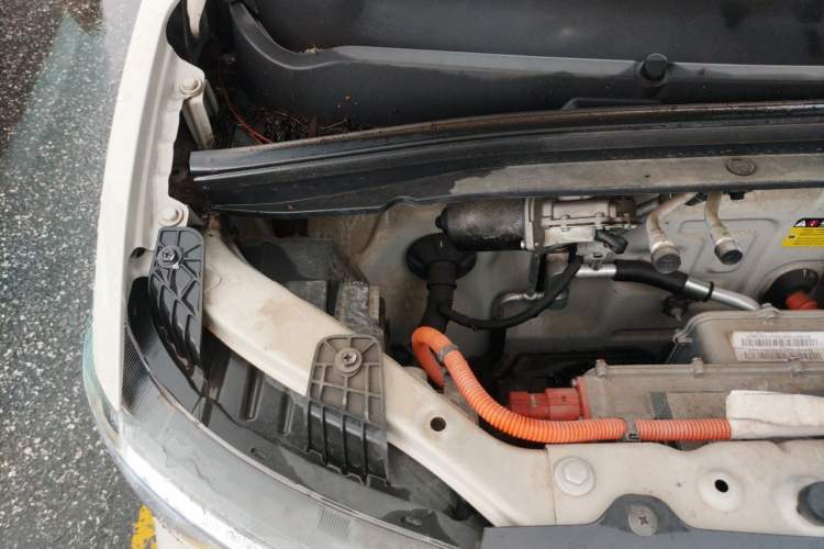 Used Wuling Hongguang MINIEV 2022 Macaron Premium Model – Lithium Iron Phosphate Engine Bay Right
