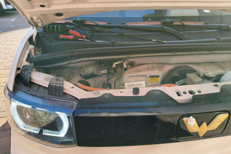 Used Wuling Hongguang MINIEV 2022 Macaron Premium Model – Lithium Ternary Battery Engine Bay Right