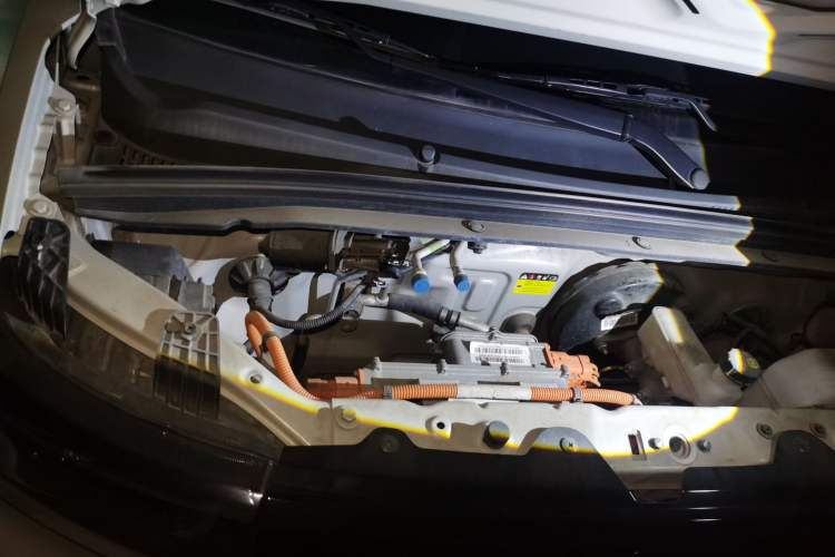 Used Wuling Hongguang MINIEV 2022 Macaron Premium Model – Lithium Iron Phosphate Engine Bay Right