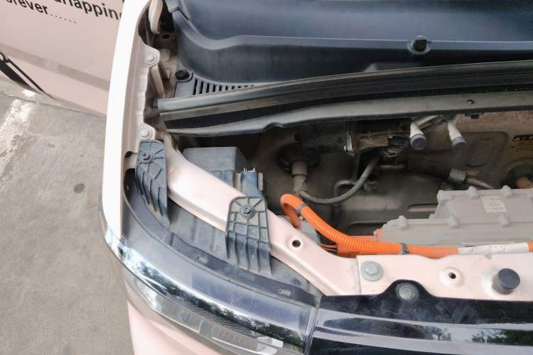 Used Wuling Hongguang MINIEV 2022 Macaron Premium Model – Lithium Iron Phosphate Engine Bay Right