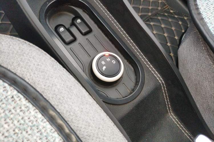 Used Wuling Hongguang MINIEV 2022 Macaron Premium Model – Lithium Iron Phosphate Gear Lever