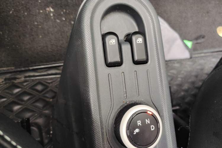 Used Wuling Hongguang MINIEV 2022 Macaron Premium Model – Lithium Iron Phosphate Gear Lever