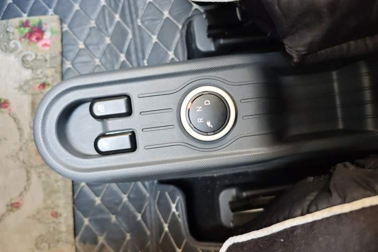 Used Wuling Hongguang MINIEV 2022 Macaron Premium Model – Lithium Ternary Battery Gear Lever