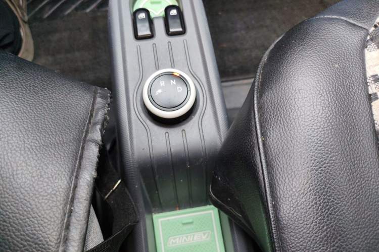 Used Wuling Hongguang MINIEV 2022 Macaron Premium Model – Lithium Ternary Battery Gear Lever
