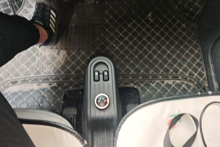 Used Wuling Hongguang MINIEV 2022 Macaron Premium Model – Lithium Iron Phosphate Gear Lever