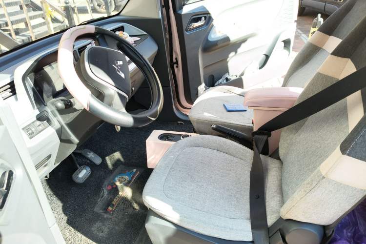 Used Wuling Hongguang MINIEV 2022 Macaron Premium Model – Lithium Ternary Battery Left Front Seat
