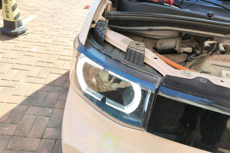 Used Wuling Hongguang MINIEV 2022 Macaron Premium Model – Lithium Ternary Battery Right Front Headlight