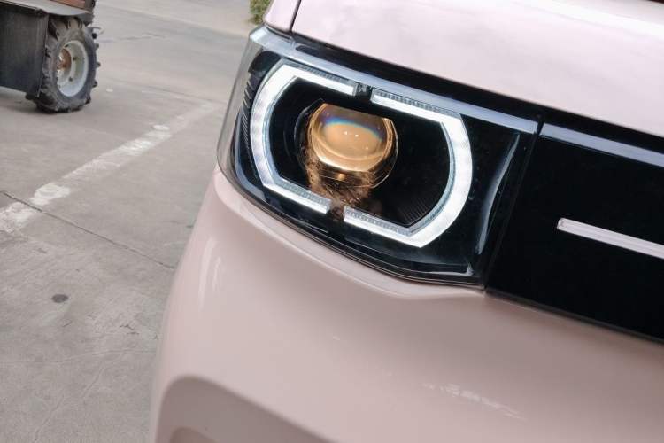 Used Wuling Hongguang MINIEV 2022 Macaron Premium Model – Lithium Iron Phosphate Right Front Headlight
