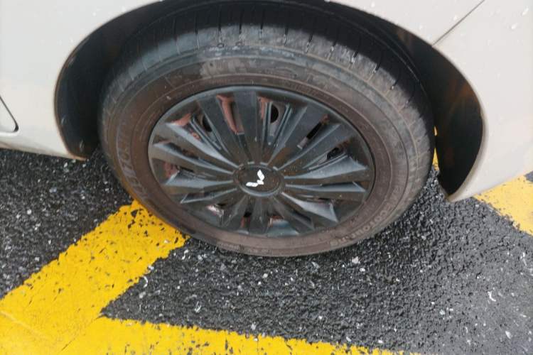 Used Wuling Hongguang MINIEV 2022 Macaron Premium Model – Lithium Iron Phosphate Right Front Wheel Hub